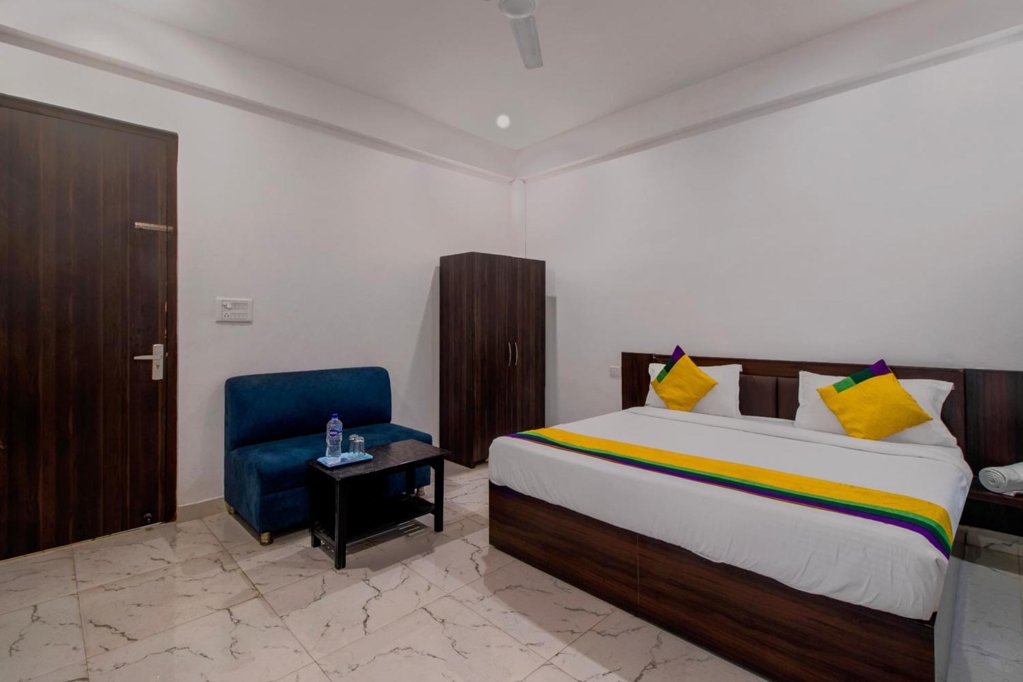 Hotel O Om Pushp Residency Mathura Exterior foto