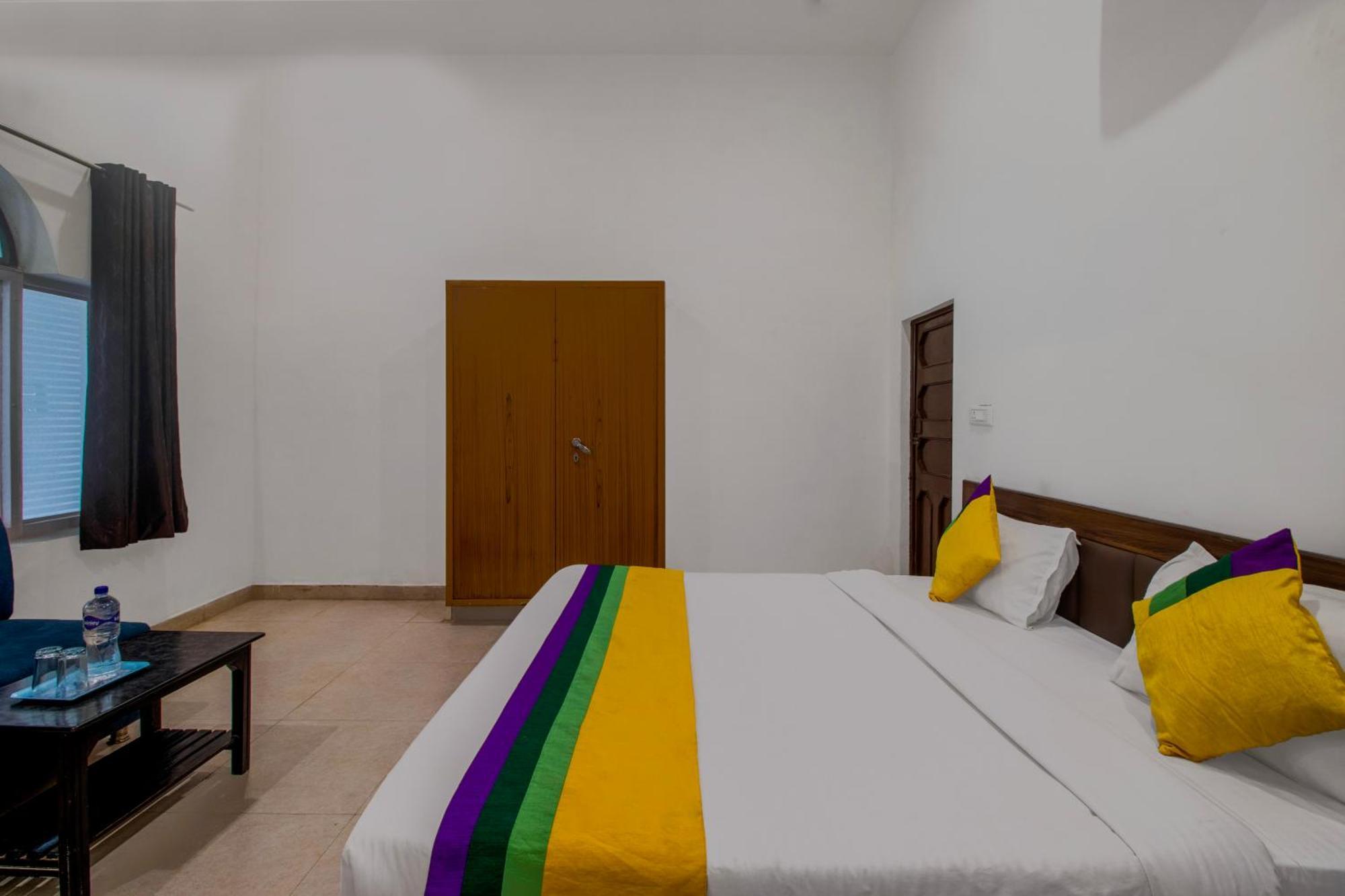 Hotel O Om Pushp Residency Mathura Exterior foto