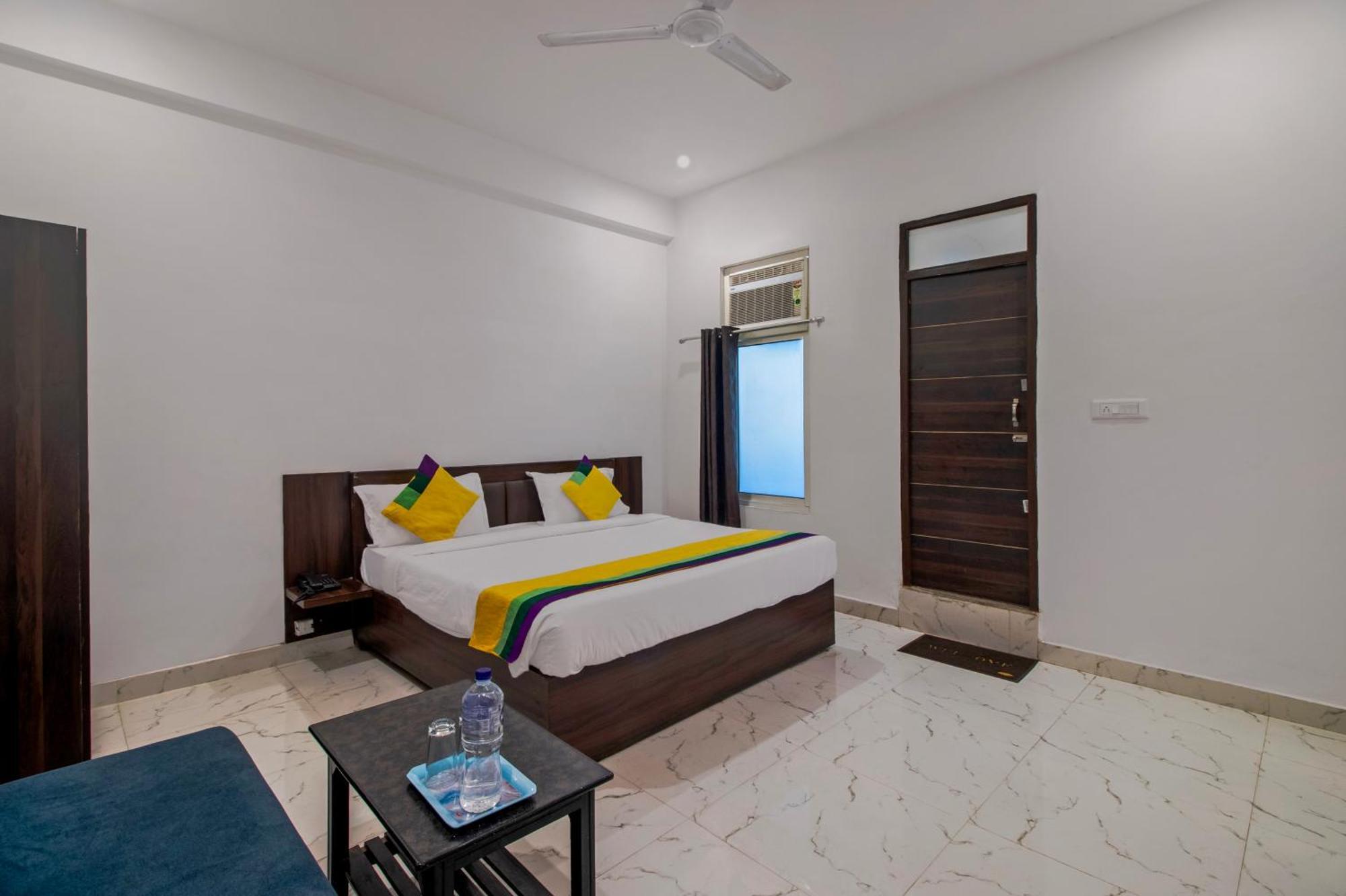 Hotel O Om Pushp Residency Mathura Exterior foto