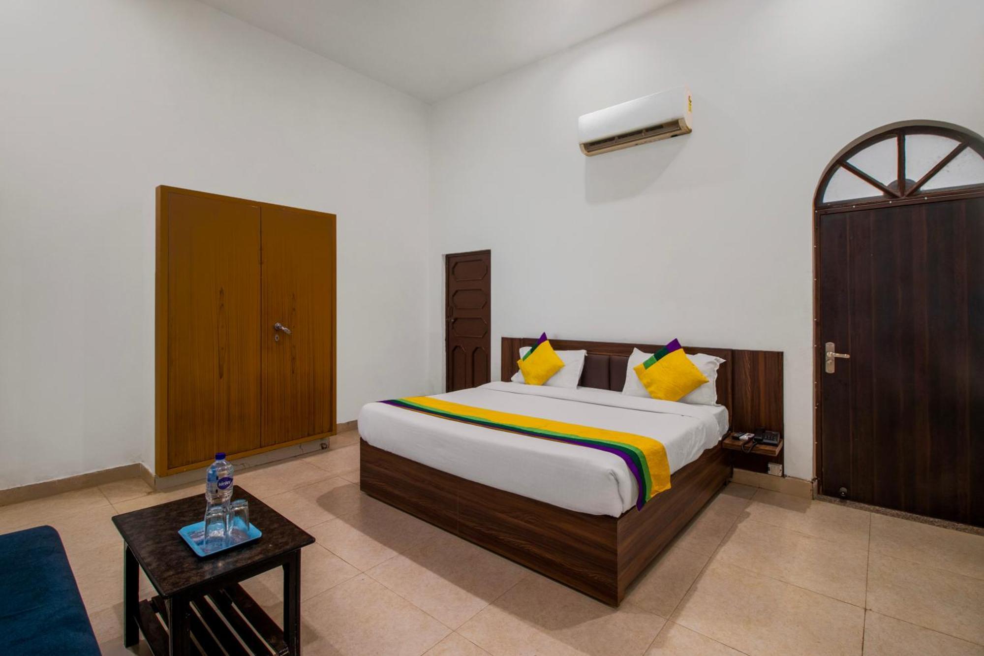 Hotel O Om Pushp Residency Mathura Exterior foto