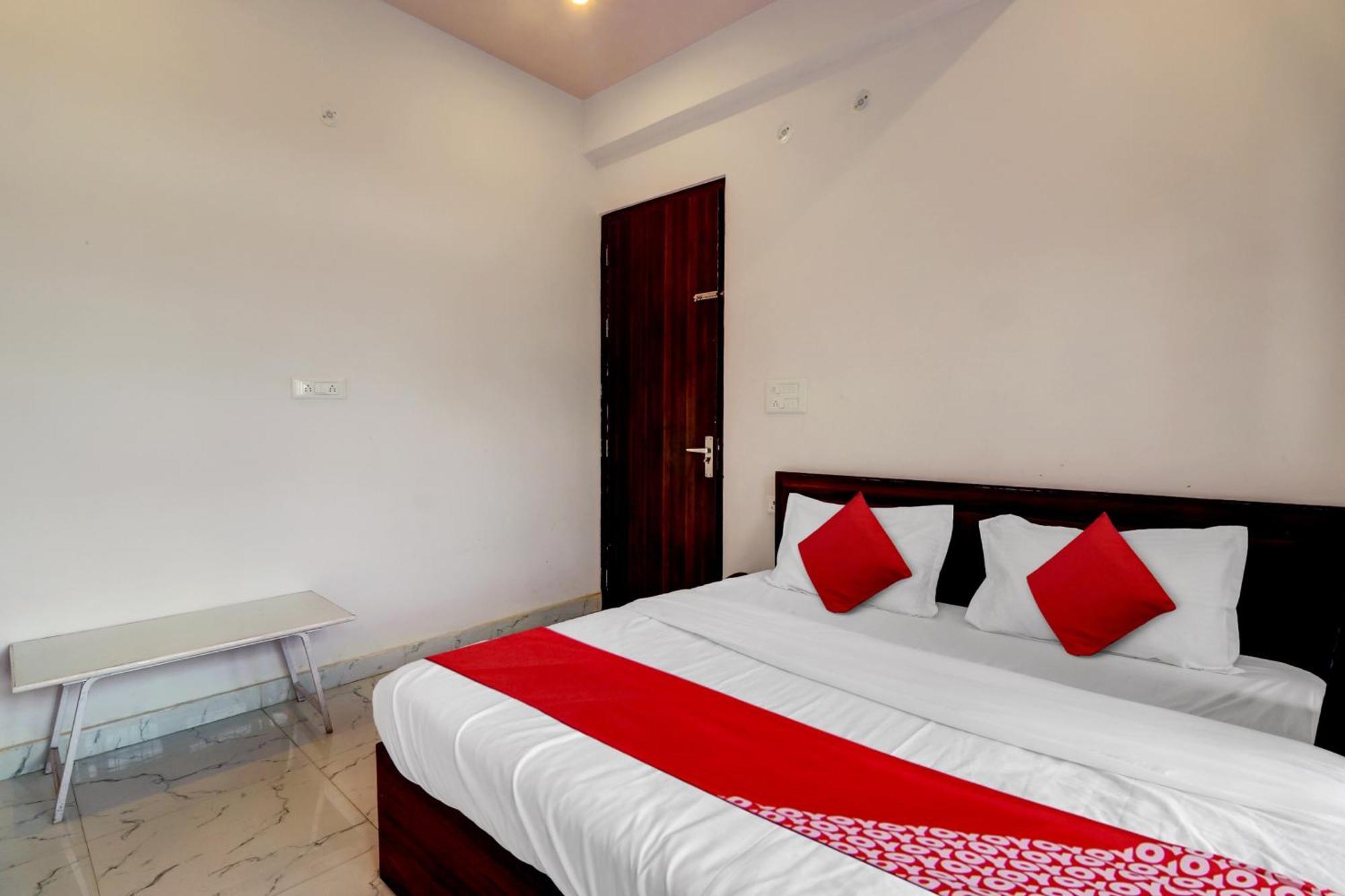 Hotel O Om Pushp Residency Mathura Exterior foto