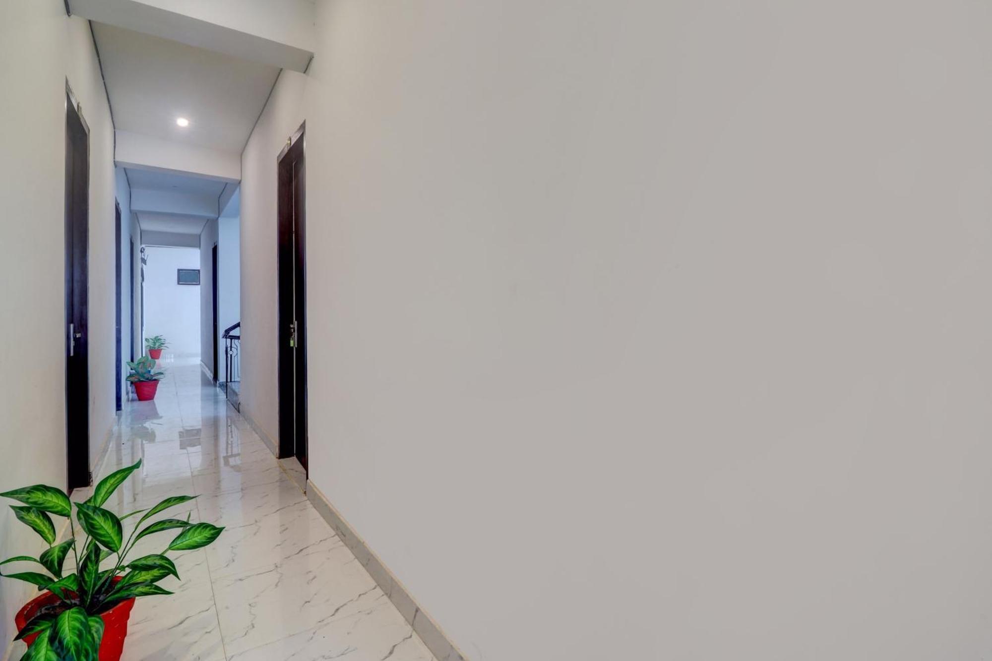 Hotel O Om Pushp Residency Mathura Exterior foto
