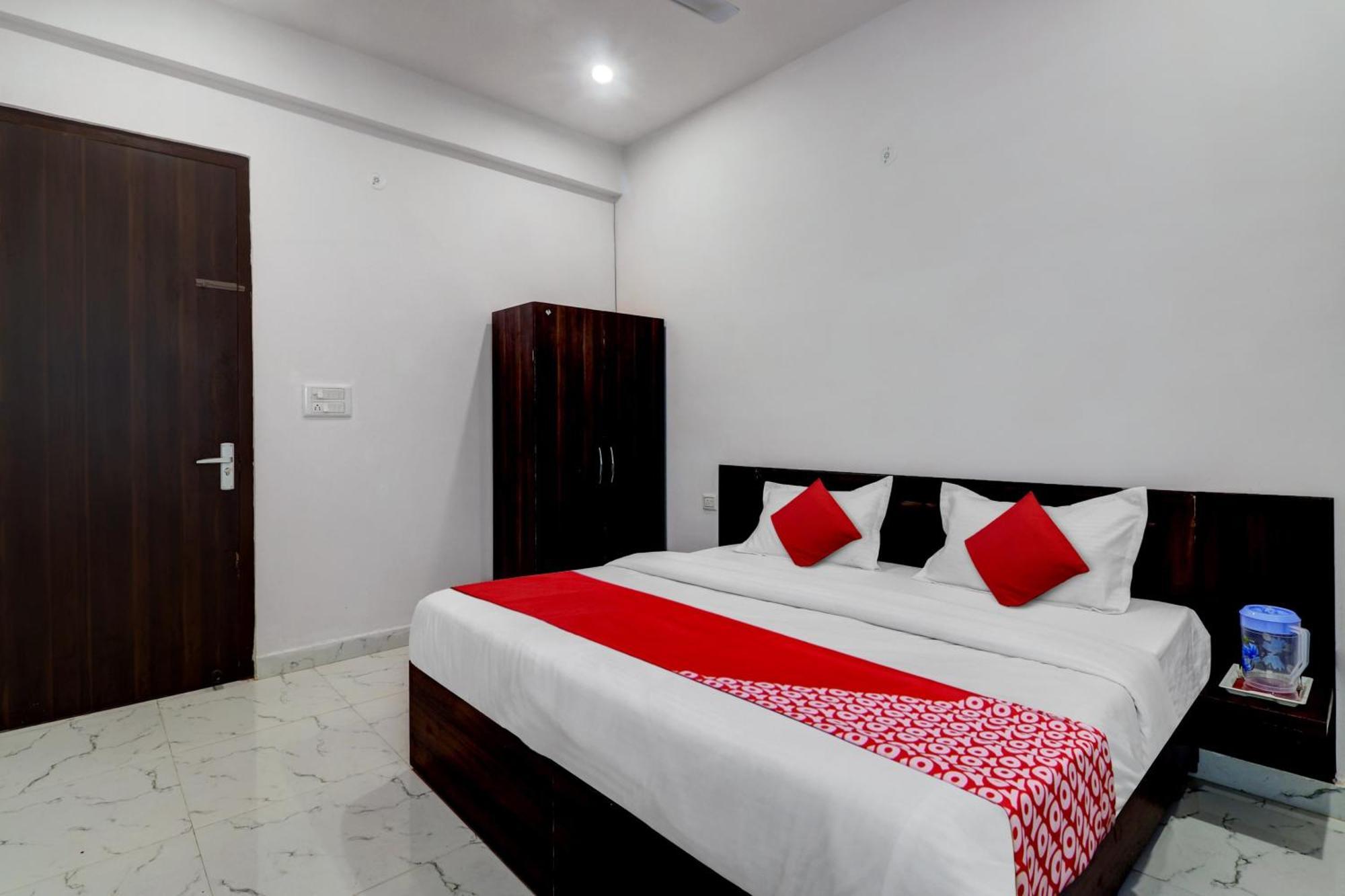 Hotel O Om Pushp Residency Mathura Exterior foto