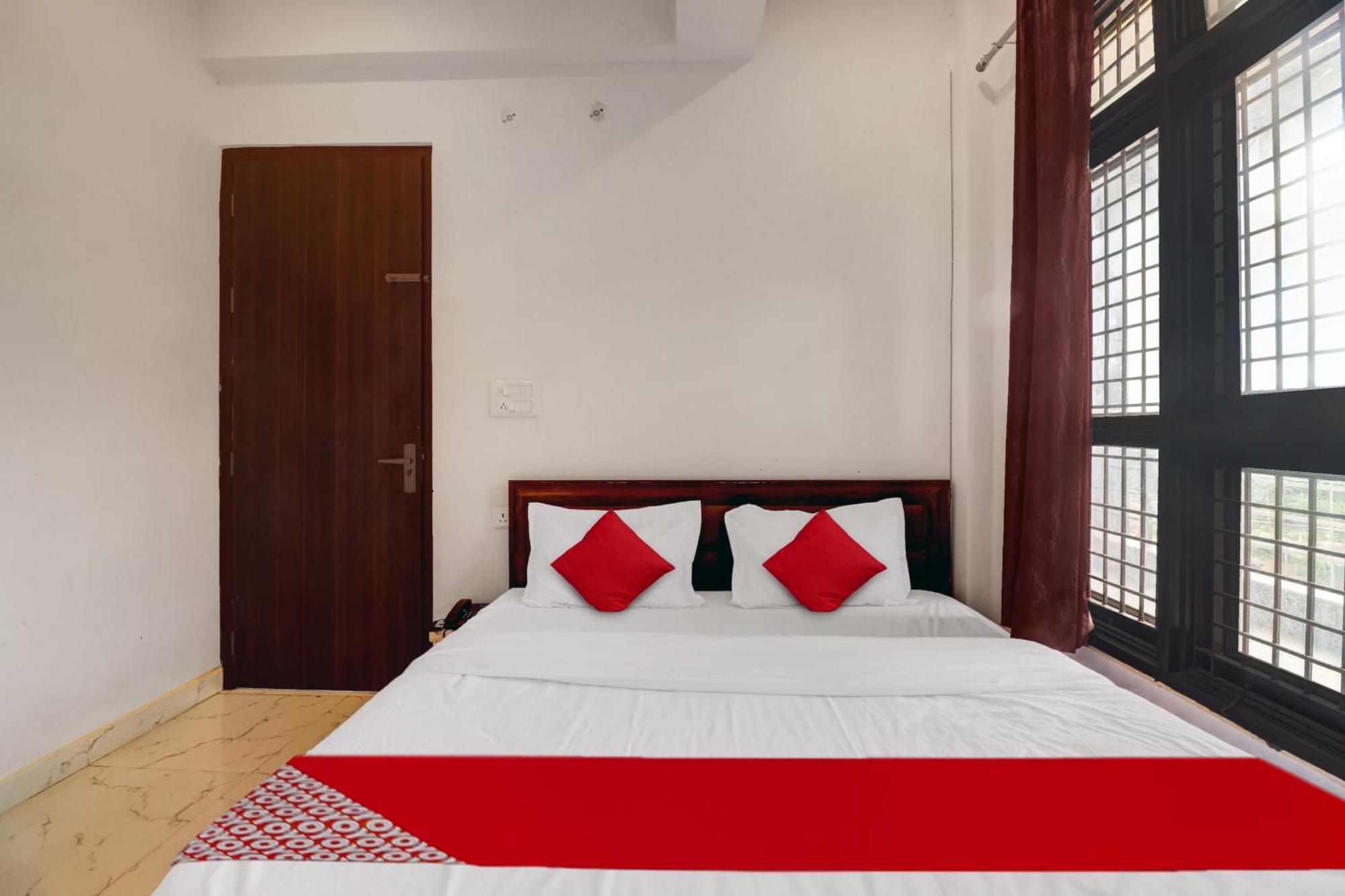 Hotel O Om Pushp Residency Mathura Exterior foto